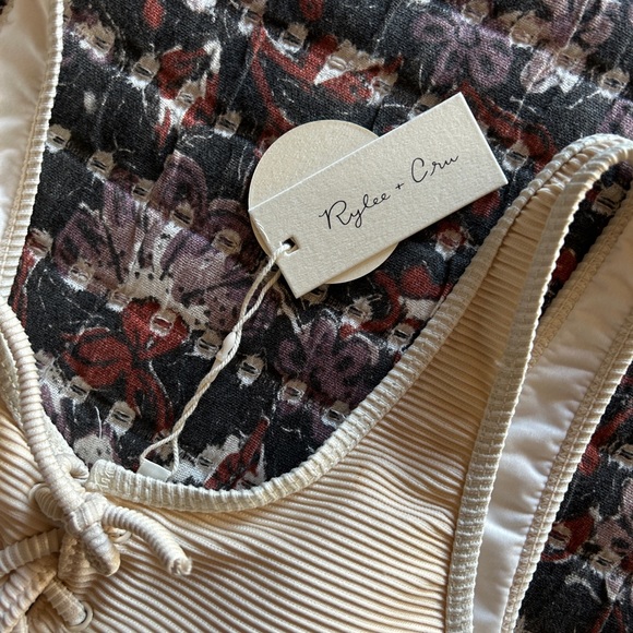 Rylee + Cru Cream One piece swimsuit - Picture 4 of 6